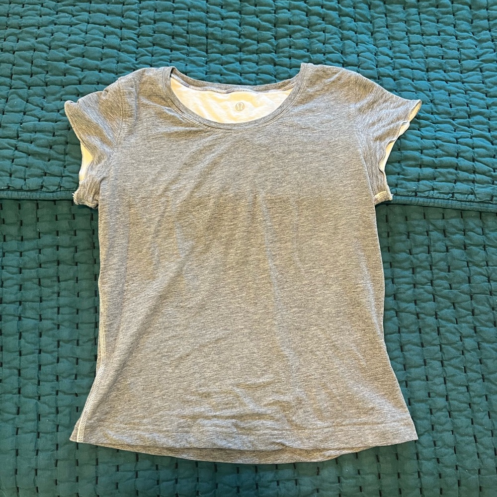 Lululemon fitted grey athletic tshirt top short sleeve